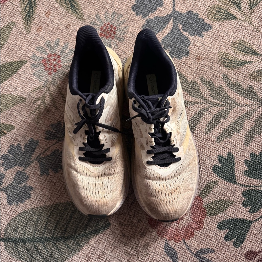 Hoka arahi 5 sneakers - women’s 9.5 WIDE